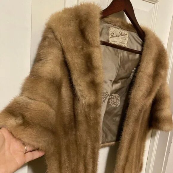 Gorgeous Brown Fur Stole - Picture 2 of 9